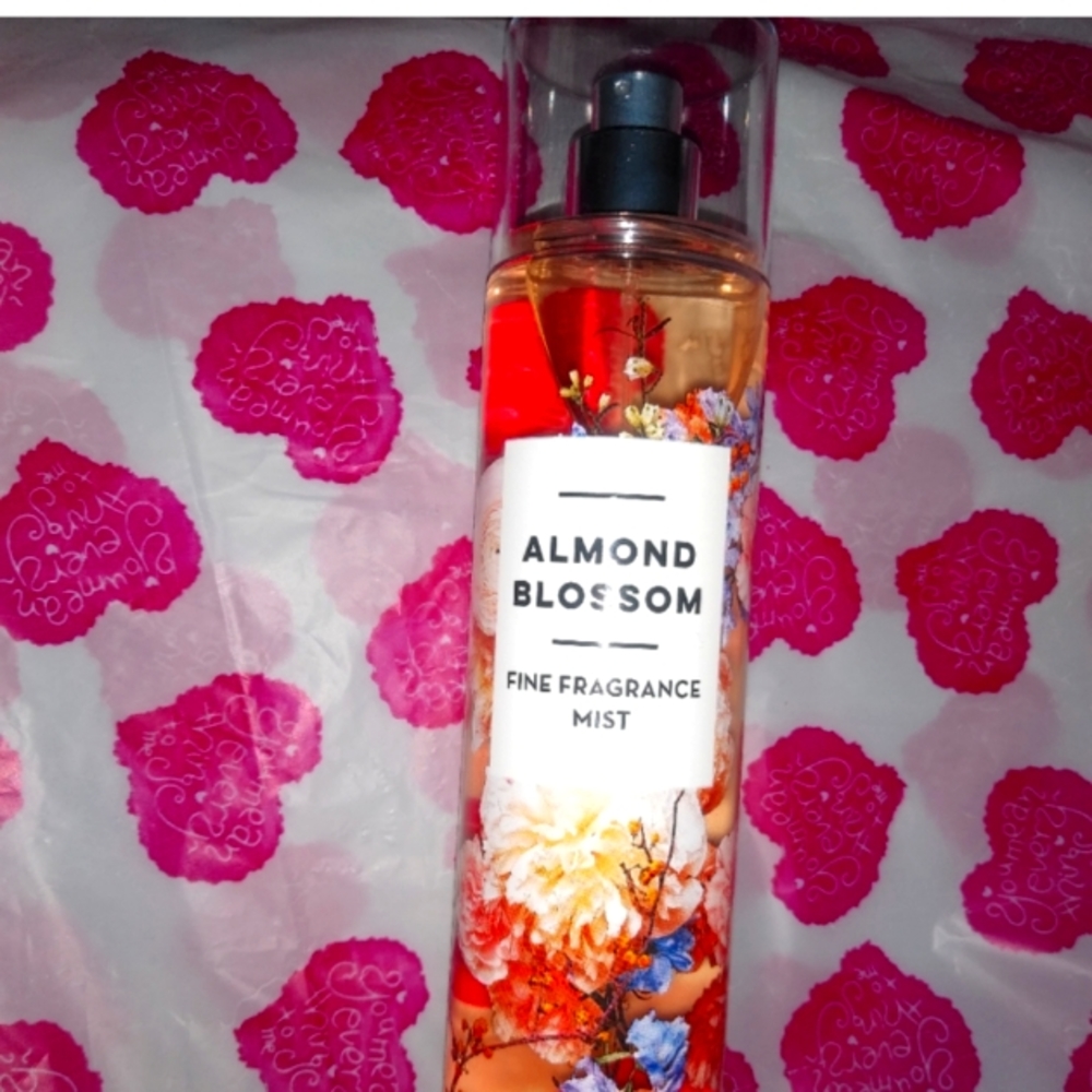 Bath & Body Works Almond Blossom mist,  only sprayed once